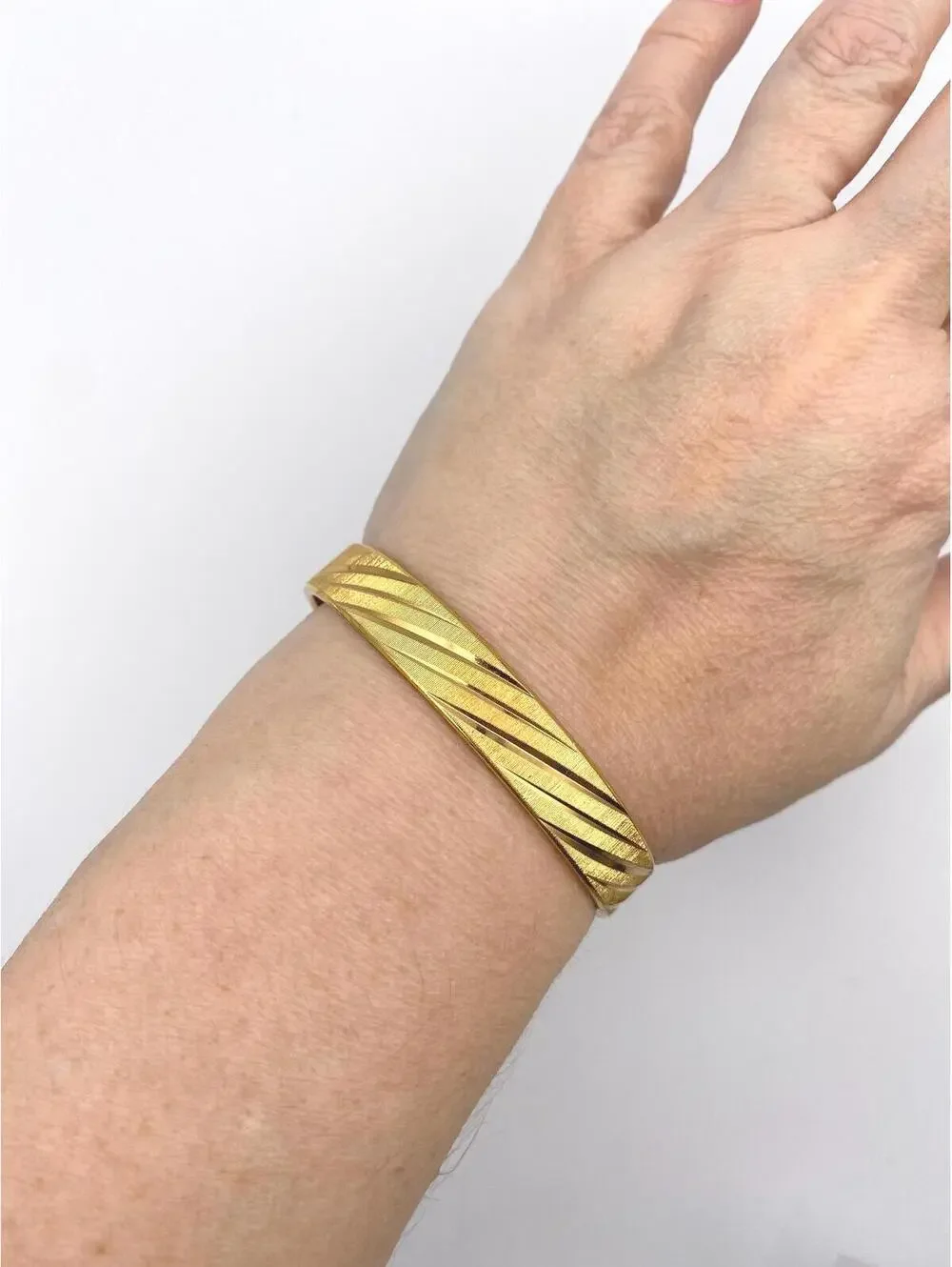 Vintage MONET Gold Tone 7 1/4